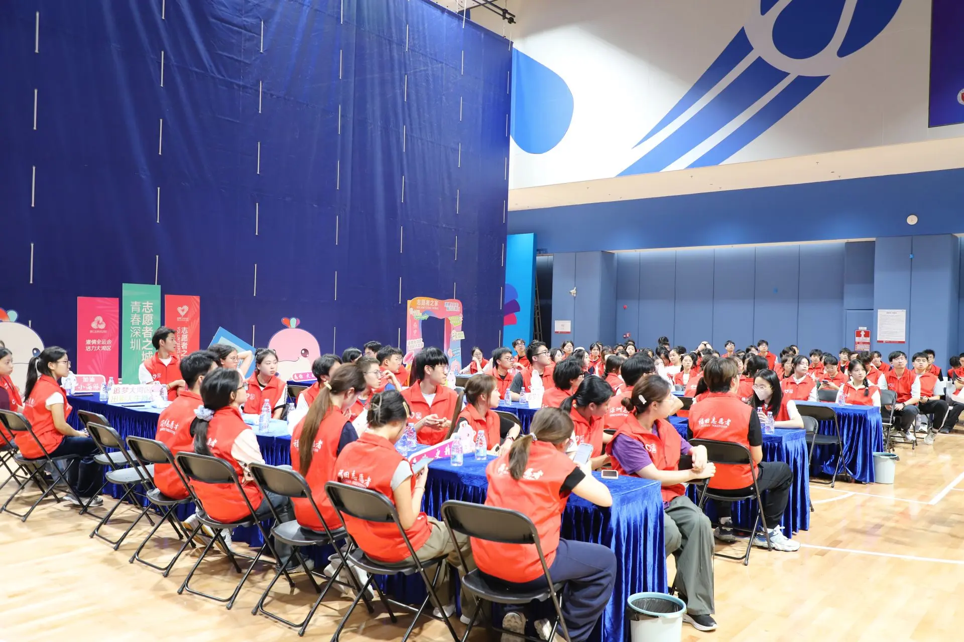 巨幅旗帜入 巨幅旗帜入