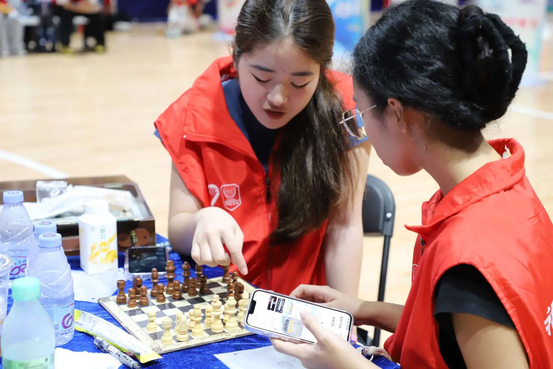 志愿者们认, 赛事专家 志愿者们认, 赛事专家